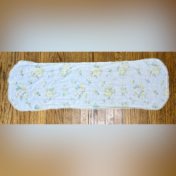 Vintage Yellow Rose Floral Table Runner Lace Trim 39.5 x 13 Inches Cottage Core - Picture 3 of 4